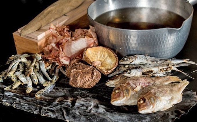 だしパック2種類セット（鯛、飛魚） 調味料 日本料理 和食 ベース お出汁 魚介出汁 化学調味料無添加 国産連子鯛 上品 風味豊か 鯛だし 炊き込みご飯 だし茶づけ 飛魚出汁 煮物 風味 香り 食品 