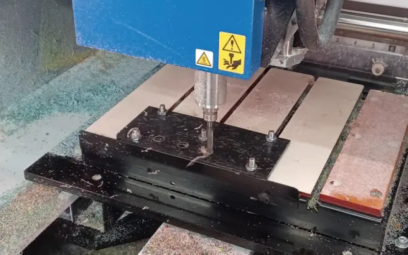 鯖江の眼鏡職人が手作りした、プレミアムゴルフマーカー パープル