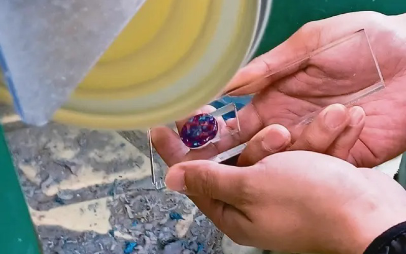 鯖江の眼鏡職人が手作りした、プレミアムゴルフマーカー パープル