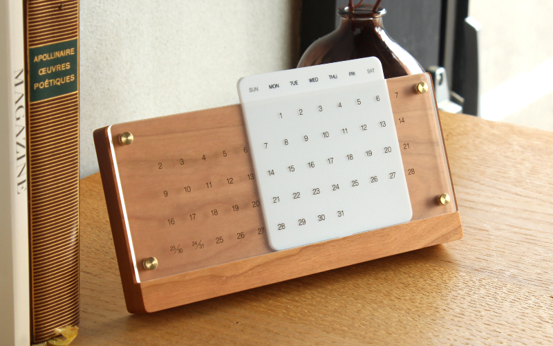 【Hacoa】木の経年変化を楽しむ卓上万年カレンダー チェリー 「Desk Calendar Eternal」