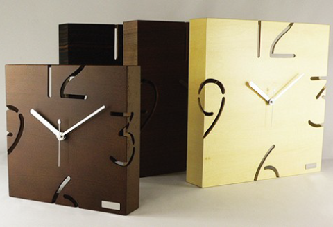 漆器木地屋さんが作る木工品『木製壁掛け時計』シナクリア