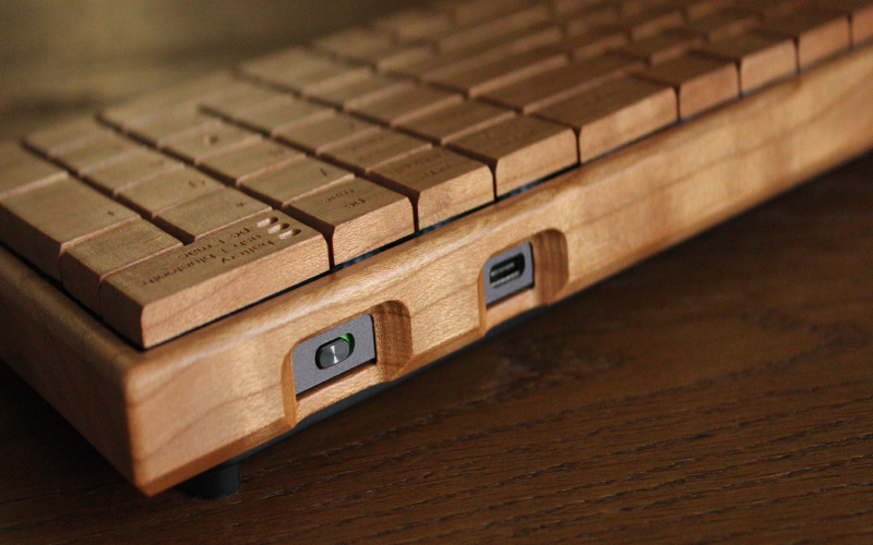 【Hacoa】無機質なパソコン周りに温もりをプラスする木製キーボード ウォールナット「Full Ki-Board Wireless」