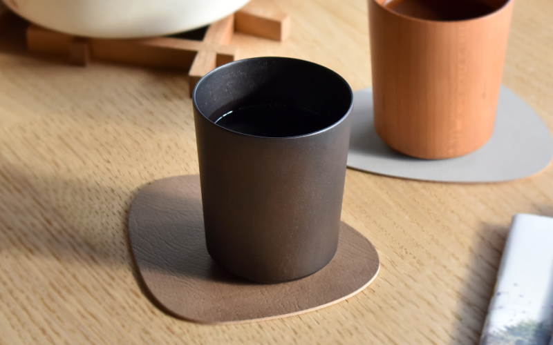 【Hacoa】食卓に温もりを添える天然木チェリーのコップ ダークブラウン「Wooden Cup」