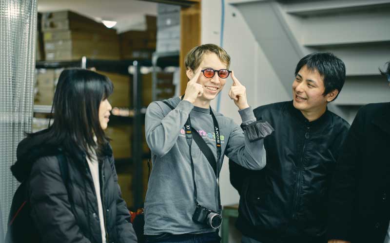 約300種類のレンズから選ぶ マイサングラス作り体験