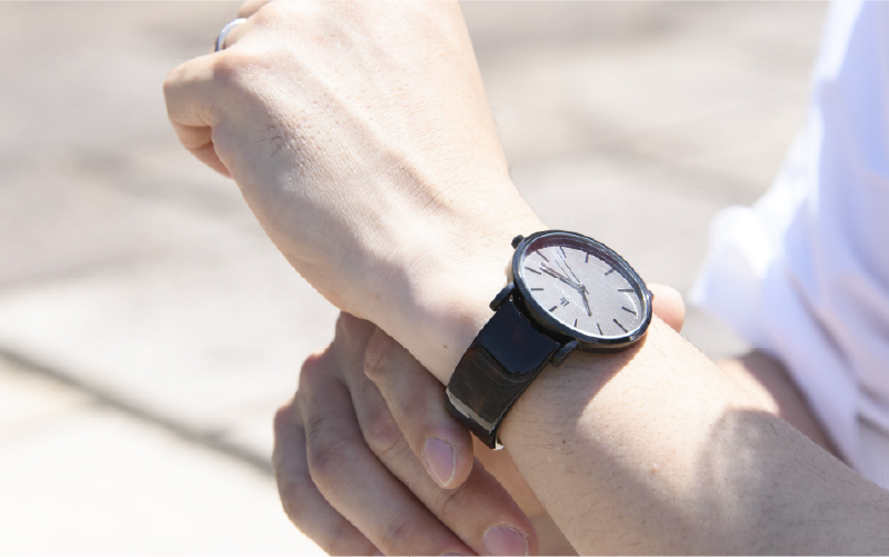 鯖江発！眼鏡職人が作った新感覚の腕時計 バングルウォッチ40　（バングル＋ウォッチ本体）べっ甲カラー