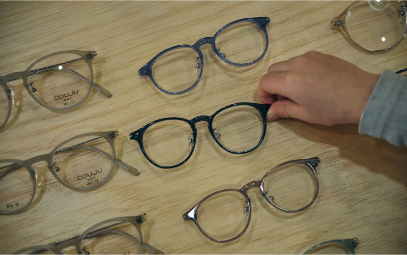 気分はめがね職人！お子さまのめがね作り体験