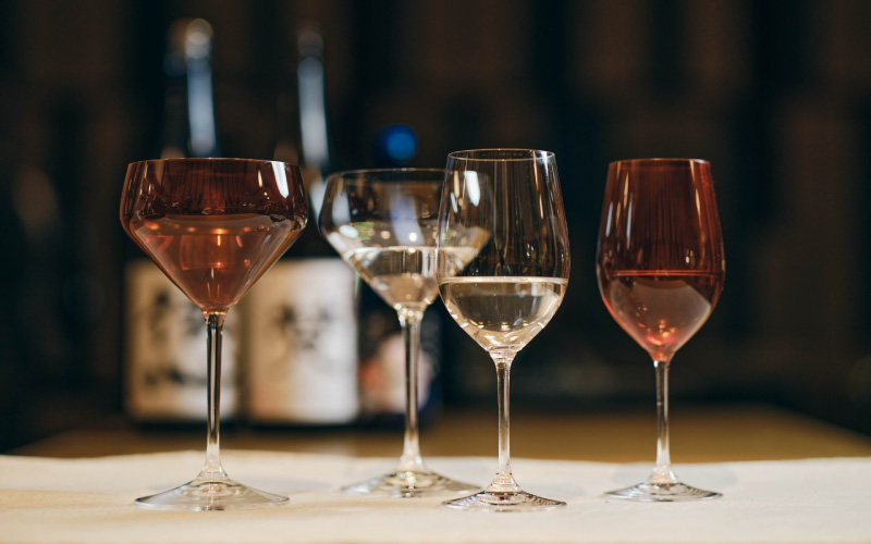 漆塗りのグラスで楽しむ、福井の地酒飲み比べ体験