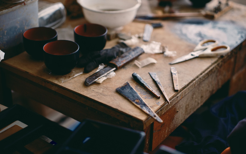 伝統工芸・越前漆器の職人から学ぶ　木製トレーの拭き漆体験