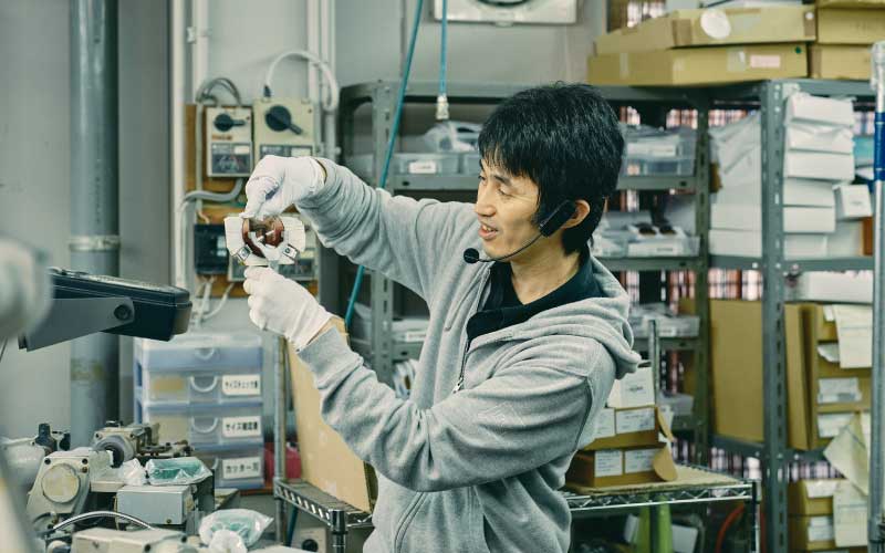 約300種類のレンズから選ぶ マイサングラス作り体験