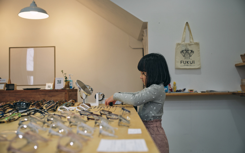 気分はめがね職人！お子さまのめがね作り体験