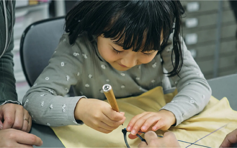 気分はめがね職人！お子さまのめがね作り体験