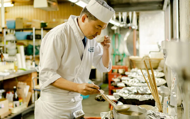 福井ブランド「福地鶏」究極の炊き込みご飯の素 1箱 600g 【あわら温泉 料理長開発】＜水を足さずにそのまま炊ける！絶品！＞ [aw036-a007]