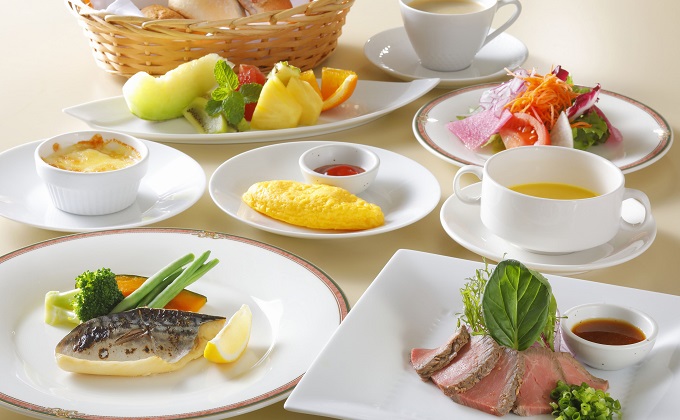 【プレミアムランクのご夕食】旬の厳選食材で贅沢なディナータイム《コースフィオーレ》お部屋タイプ 和室・和洋室 デラックスツイン ペア宿泊券 ホテル 旅行 温泉