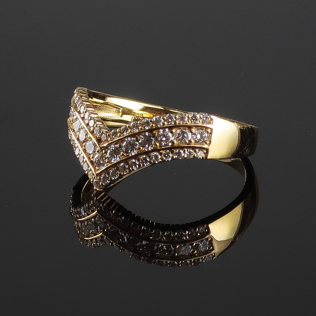 K18ダイヤモンド0.5ｃｔＶ字パヴェリング　RI-10YGWH