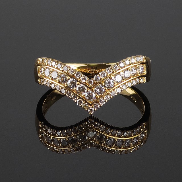 K18ダイヤモンド0.5ｃｔＶ字パヴェリング　RI-10YGWH