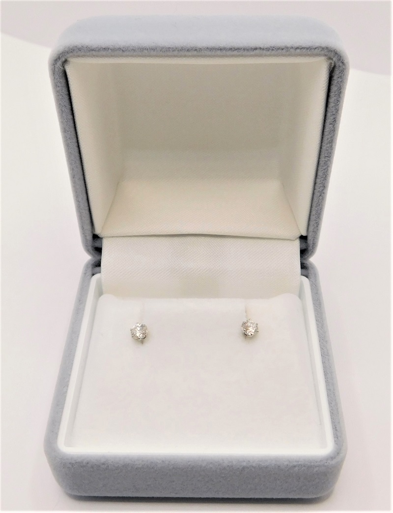 プラチナ900 ダイヤモンドピアス(Dカラー・0.2ct）K027903-H