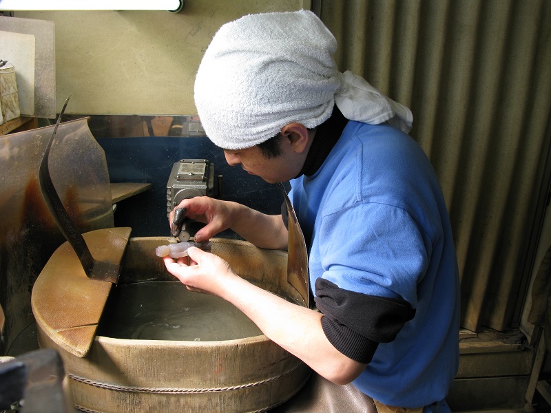 山梨県甲府市にて製作【伝統工芸士手作り】水晶のふくろうブレスレット／目にはルビー