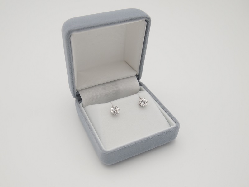 Pt900 プラチナダイヤモンド0.5ct×0.5ctピアス［LD0017］