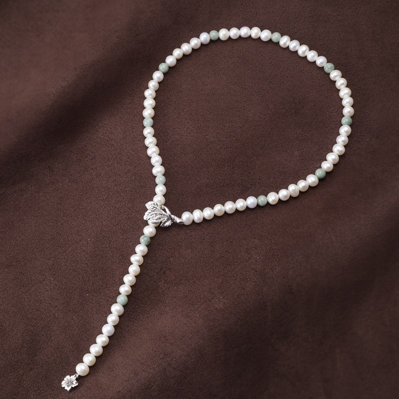 山梨県甲府市にて製作　淡水真珠の寿ぎネックレス（翡翠使用）