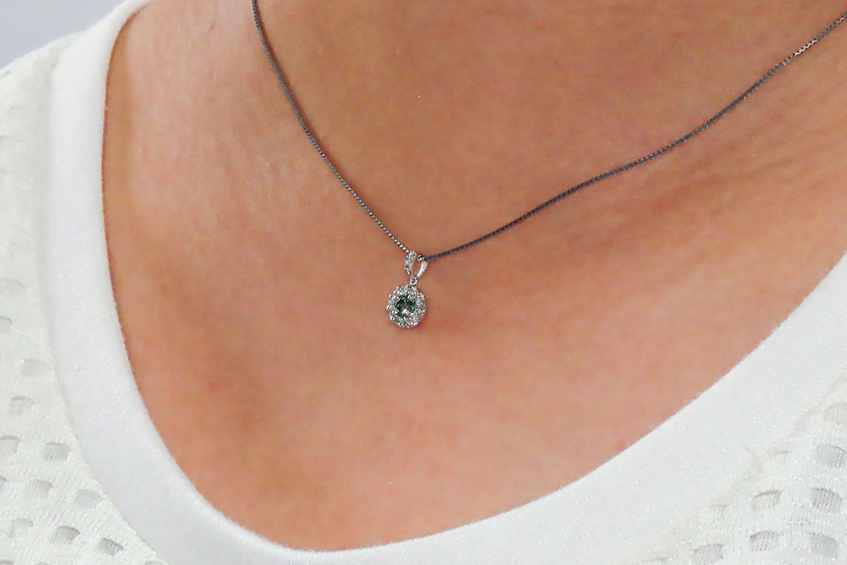 PT（プラチナ）　アイスブルーダイヤモンドペンダント　MJ-1108