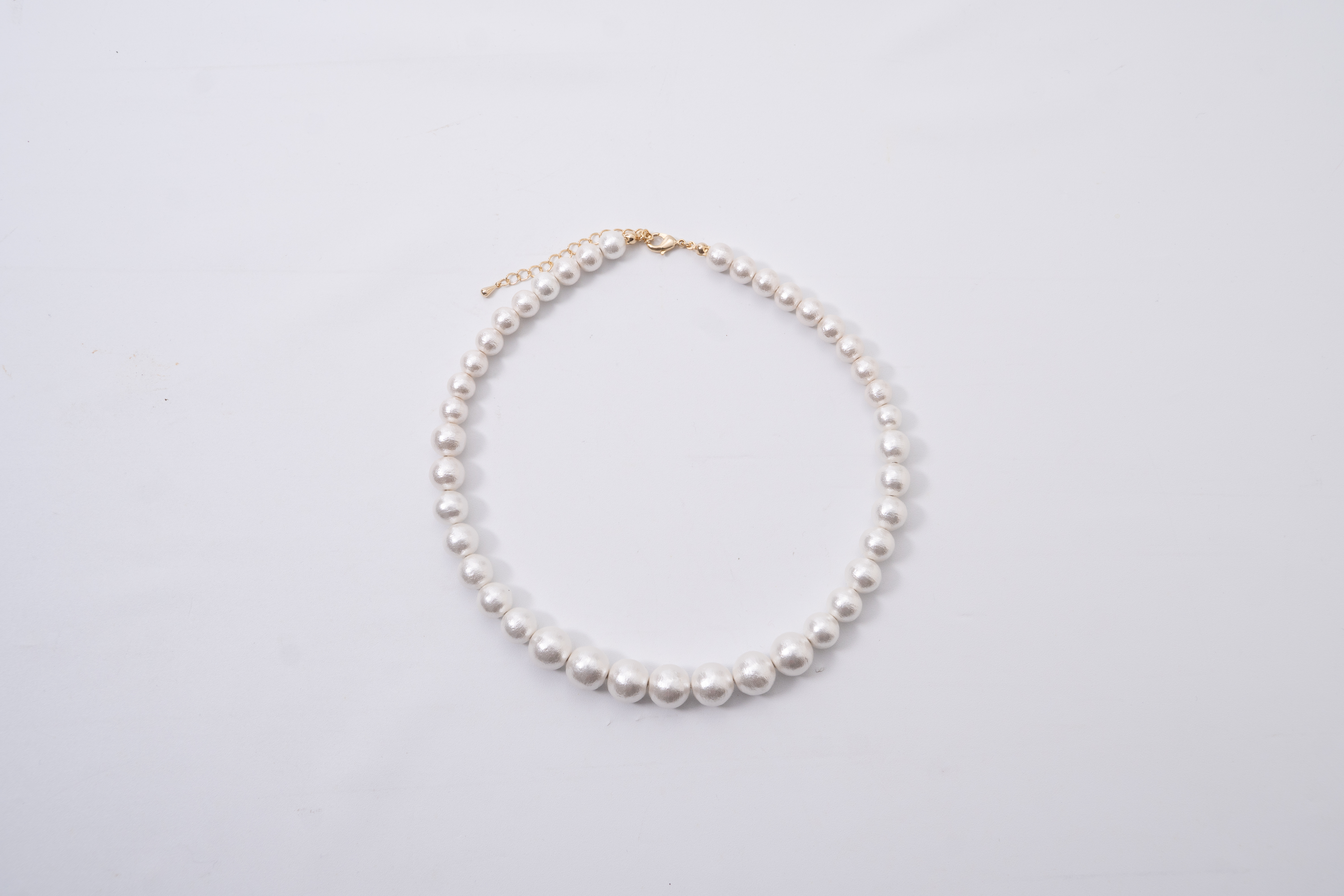 コットンパール「ホワイト」シンプルショートネックレス(金具ゴールド)【～en～】｜コットンパール ネックレス アクセサリー 入学式 卒業式 結婚式 ゴールド