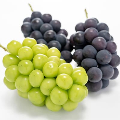 【発送月固定定期便】【訳アリ】山梨の桃と黒ぶどう・シャインマスカット全3回【配送不可地域：離島・沖縄県】【4063714】