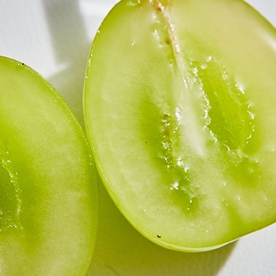 【発送月固定定期便】【訳アリ】山梨の桃と黒ぶどう・シャインマスカット全3回【配送不可地域：離島・沖縄県】【4063714】