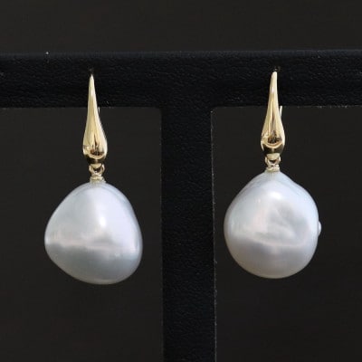 K18白蝶真珠バロックフックピアス【13mm】【配送不可地域：沖縄県】【1652283】