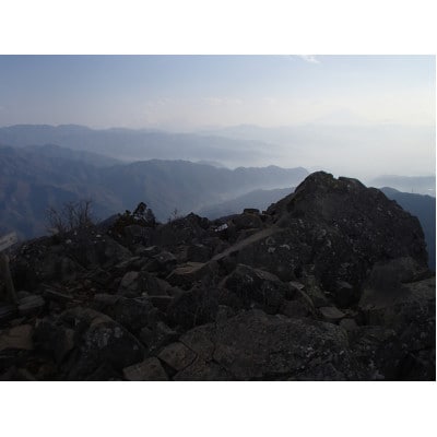 【ツアー参加券(4名様まで)】地元の登山ガイドとのぼる! 秩父多摩甲斐国立公園　乾徳山【1725219】