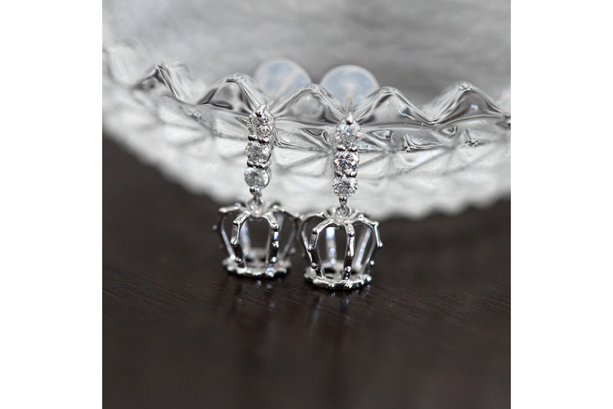 ピアス スタッドピアス プラチナ PT900 ダイヤモンド 0.24ct 王冠 クラウン モチーフ 揺れるピアス レディース アクセサリー アクセ ジュエリー 【f092-pt】 [オーダーメイドジュエリーメイ 山梨県 韮崎市 20745205]
