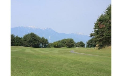 カントリークラブ グリンバレイ・すずらんコース平日ペアゴルフプレー券 / カントリークラブ　グリンバレイ / 山梨県 韮崎市 [20741317]