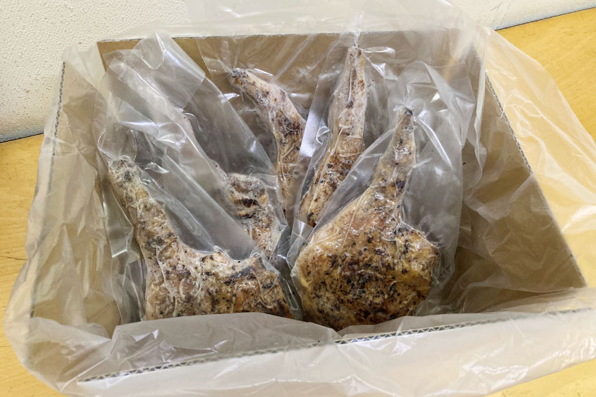 焼鳥のやまもと 特製 若鳥炭火もも焼（塩コショウ） ジャンボサイズ 5本セット 約1.5kg [山本食肉 山梨県 韮崎市 20743414] 骨付き鳥 骨付鳥 チキンレッグ 鶏肉 チキン おかず おつまみ かんたん 小分け 冷凍