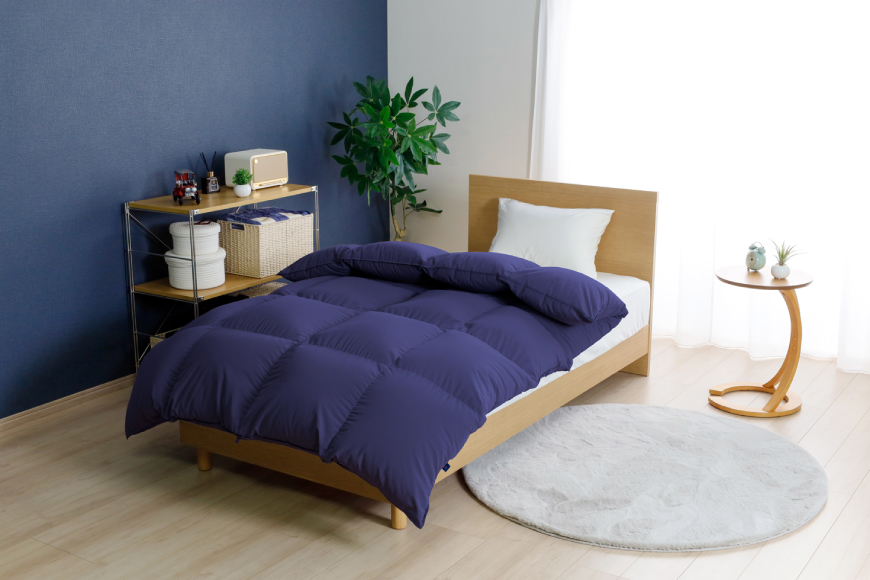 【冬用】洗える 羽毛布団 掛け布団 セミダブル かけ布団 冬 本掛け ホワイトダックダウン 85％ 1.4kg 350dp 無地 ネイビー布団 4つ星 エクセルゴールドラベル ダウンケット 抗菌 防臭 羽毛 ふとん フトン 日本製寝具 日用品 送料無料 コインランドリー 防汚加工 柔軟加工 防ダニ [川村羽毛 山梨県 韮崎市 20742901]