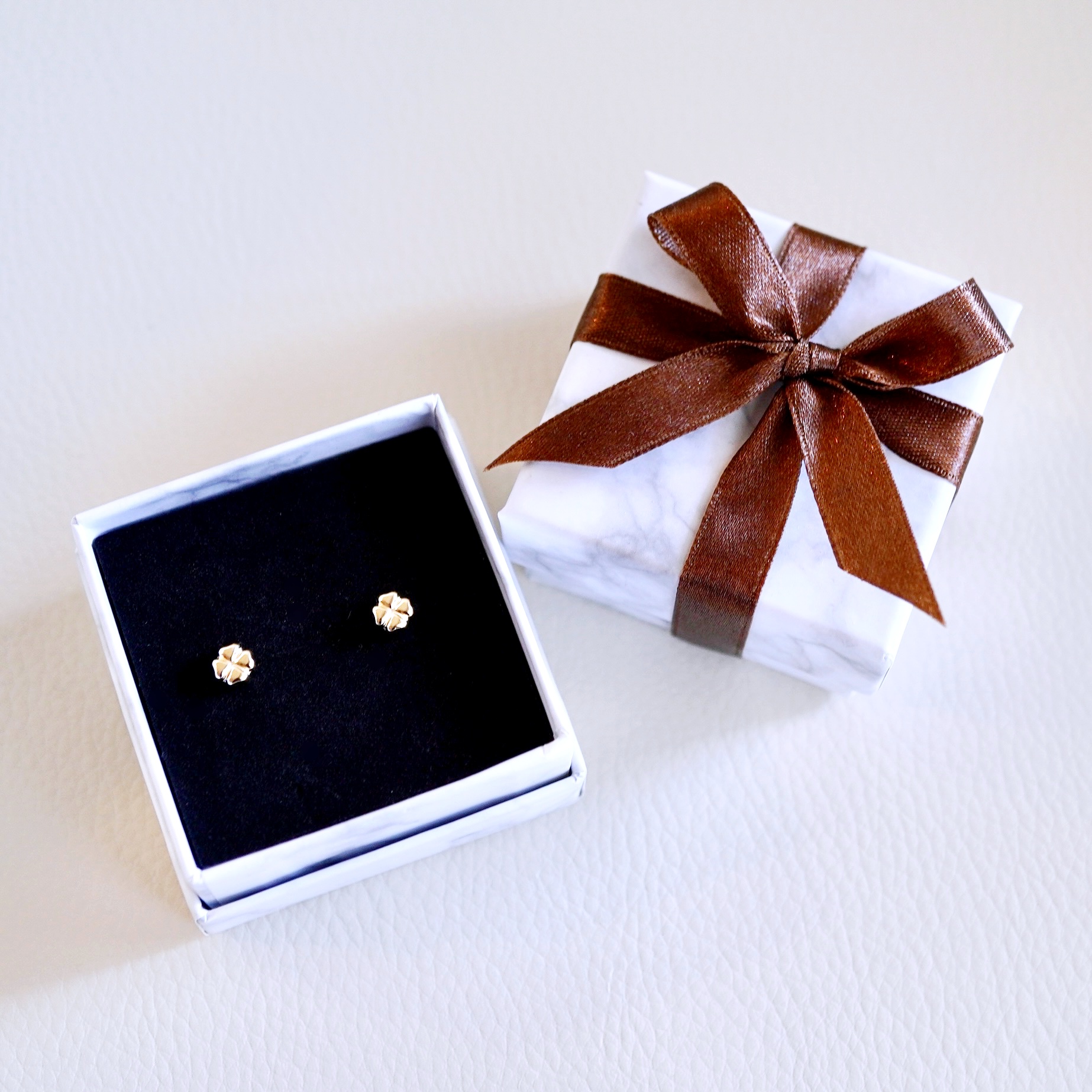 K18(18金) イエローゴールド 地金 クローバー ピアス シンプル 幸運 希望 幸福 愛情 健康 保証書付 KO-0063 242-021-a