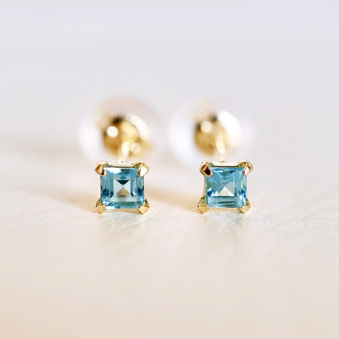 【ジュエリー】K18 イエローゴールド 一粒石 ブルートパーズ ピアス 保証書付 KO-0031 242-006-a