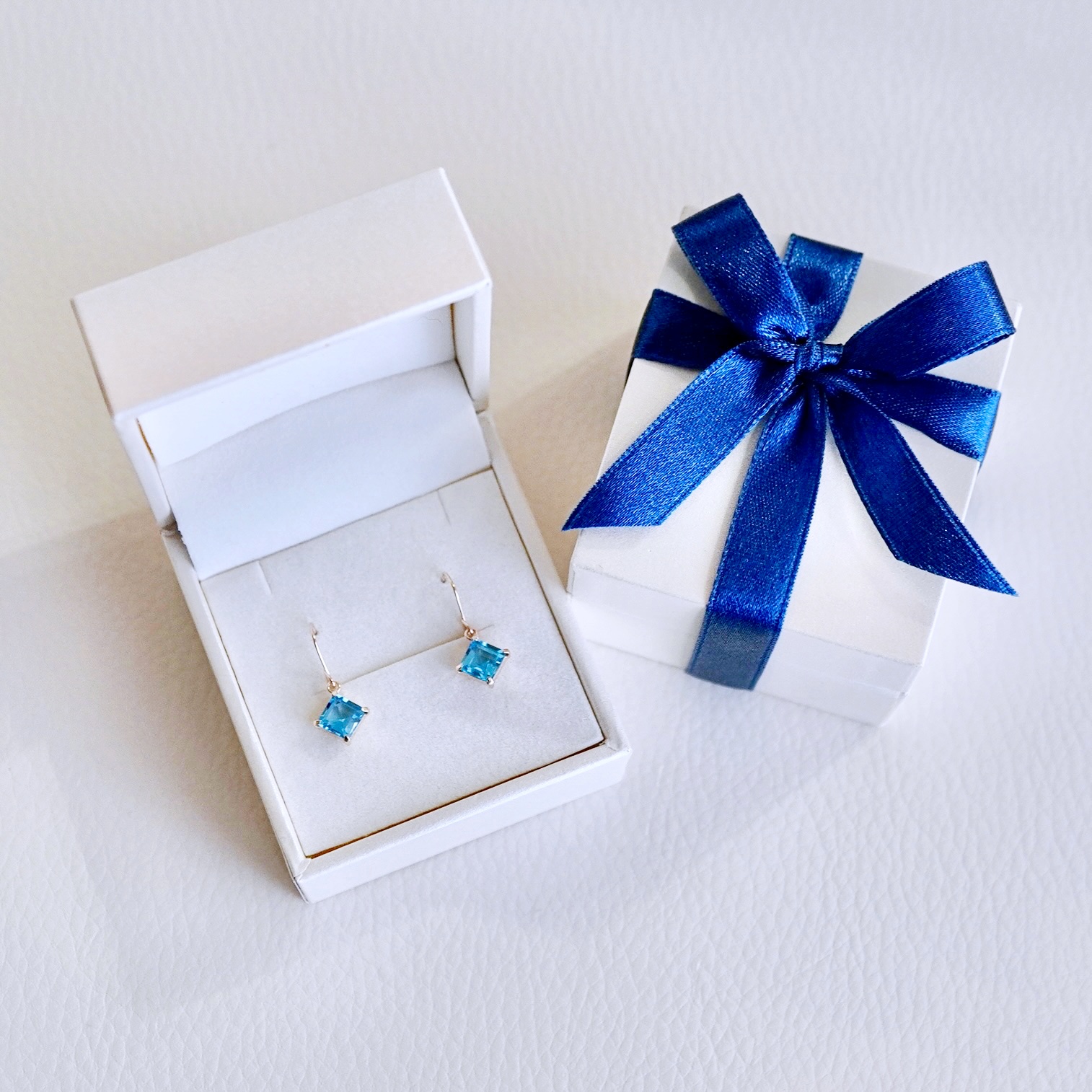 【ジュエリー】K10 イエローゴールド ブルートパーズ 揺れる ピアス 保証書付 SE-2851 242-005-c