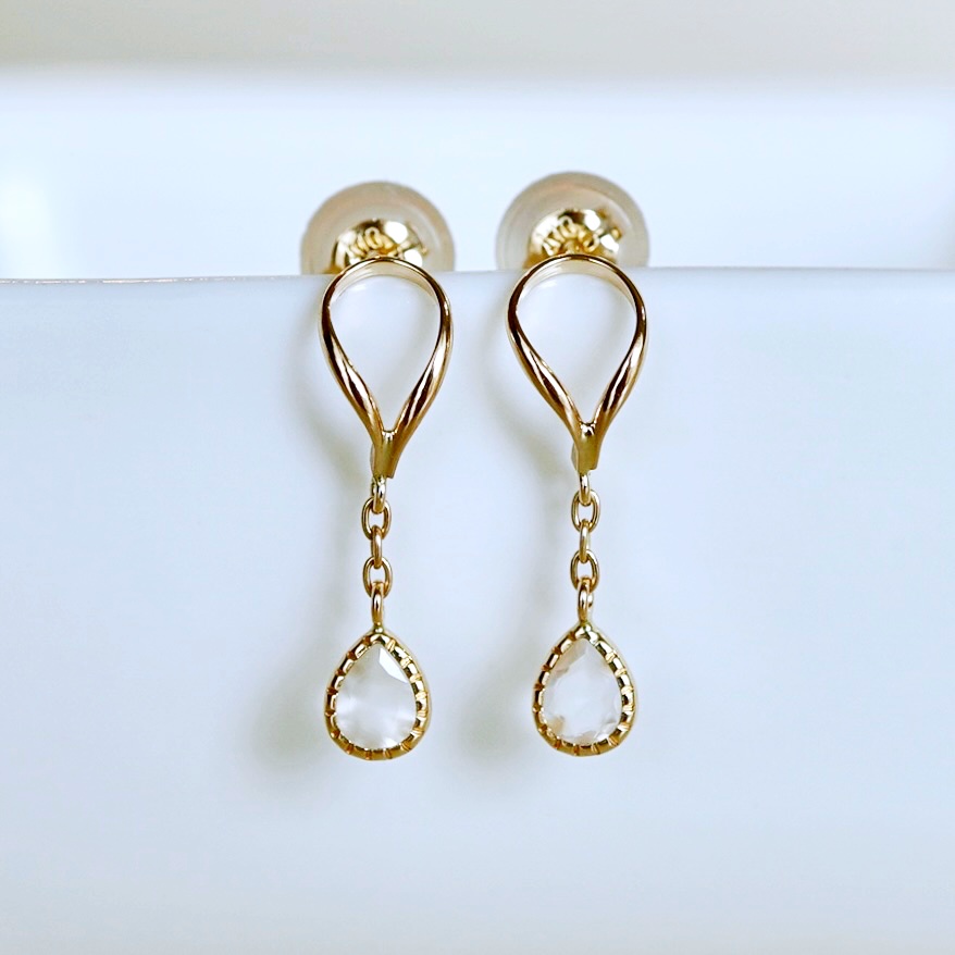 K10YG(10金) イエローゴールド 揺れる ホワイトムーンストーン アンティーク ピアス 保証書付 2274 242-049-c