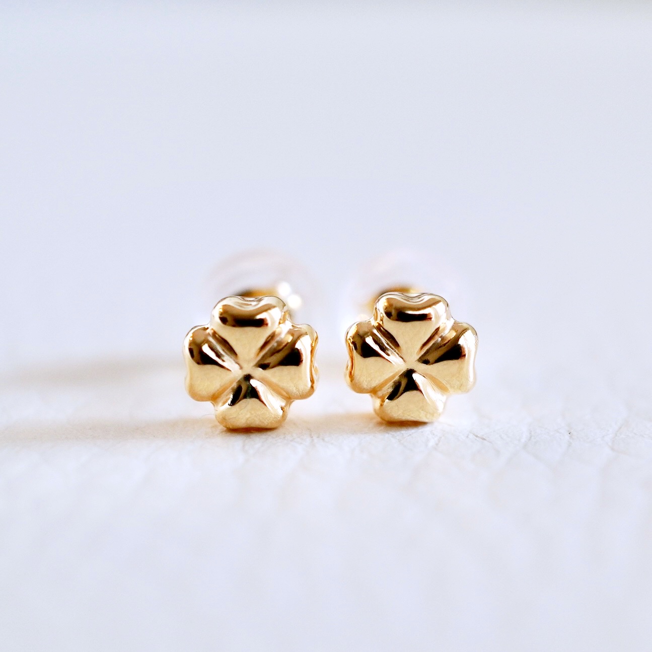 K18(18金) イエローゴールド 地金 クローバー ピアス シンプル 幸運 希望 幸福 愛情 健康 保証書付 KO-0063 242-021-a