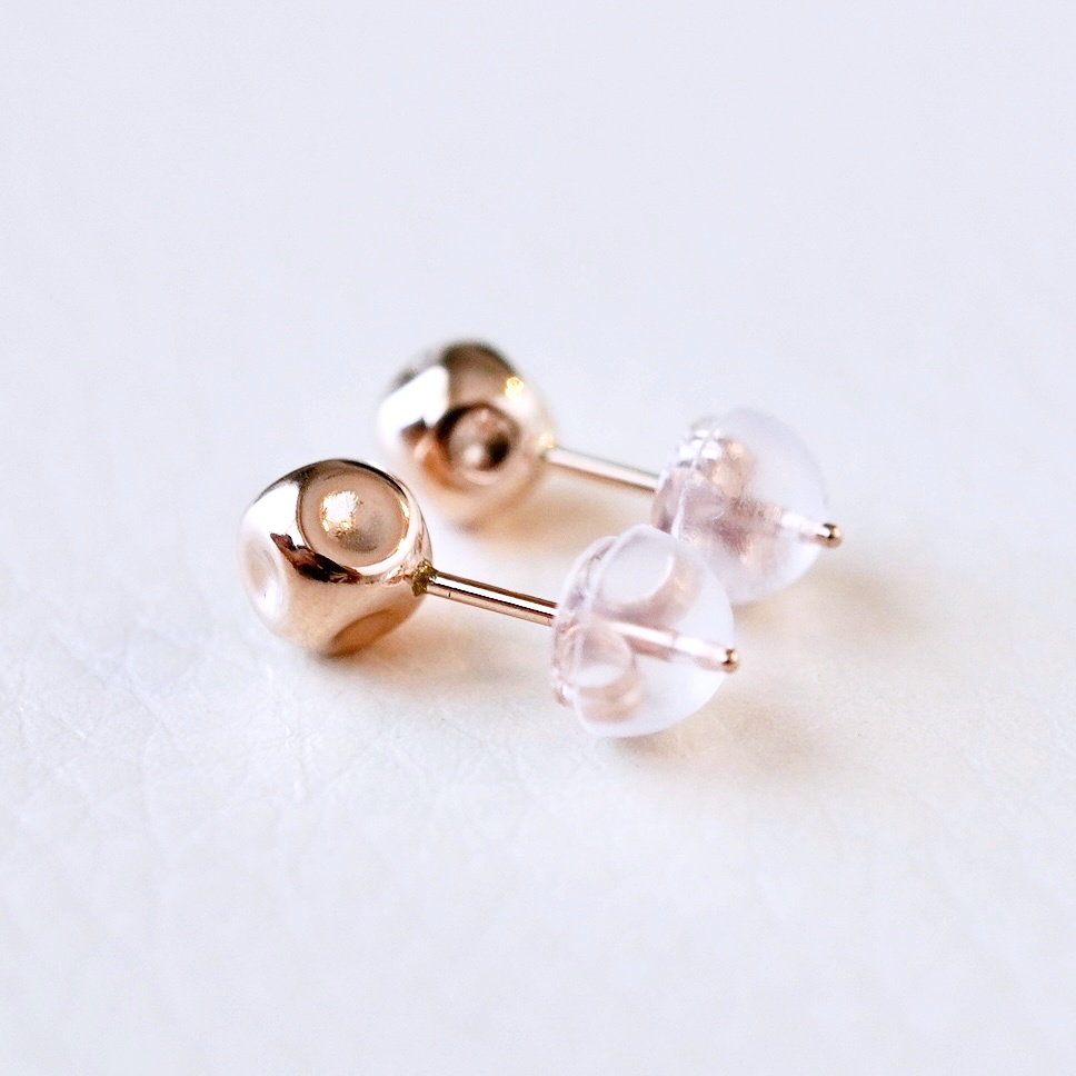 K18PG(18金) ローズゴールド 地金 サイコロ ピアス シンプル 縁起物 保証書付 KO-0065 242-022-c