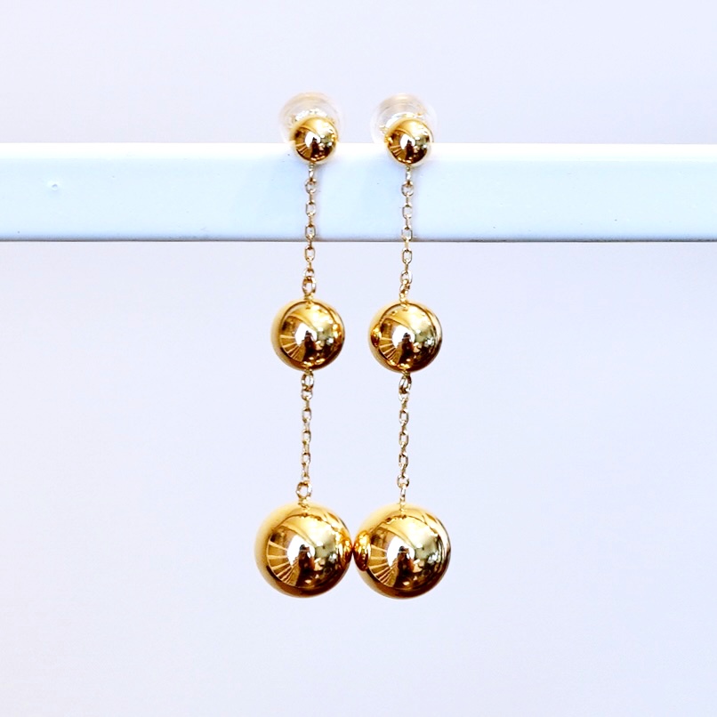 K18(18金) イエローゴールド ボール 3連 チェーン ピアス 地金 中空 保証書付 M710-1 242-039