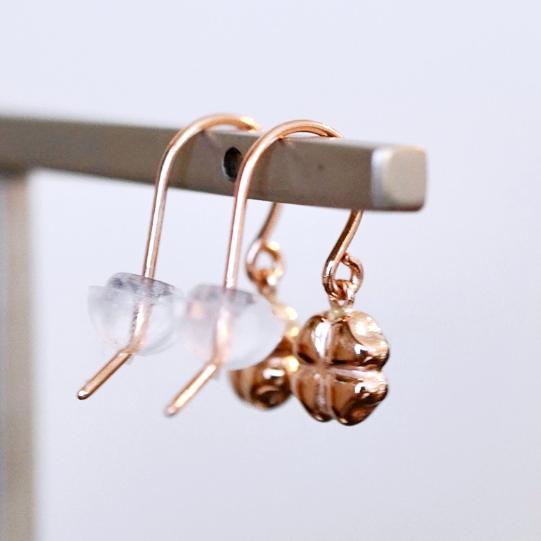 K18(18金) イエローゴールド 地金 クローバー ピアス フックタイプ シンプル 幸運 希望 幸福 愛情 健康 保証書付 KO-0069 242-027-a