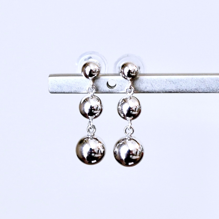 K18WG(18金) ホワイトゴールド 地金 ボール 3連 ピアス 保証書付 M760-1 242-030-a