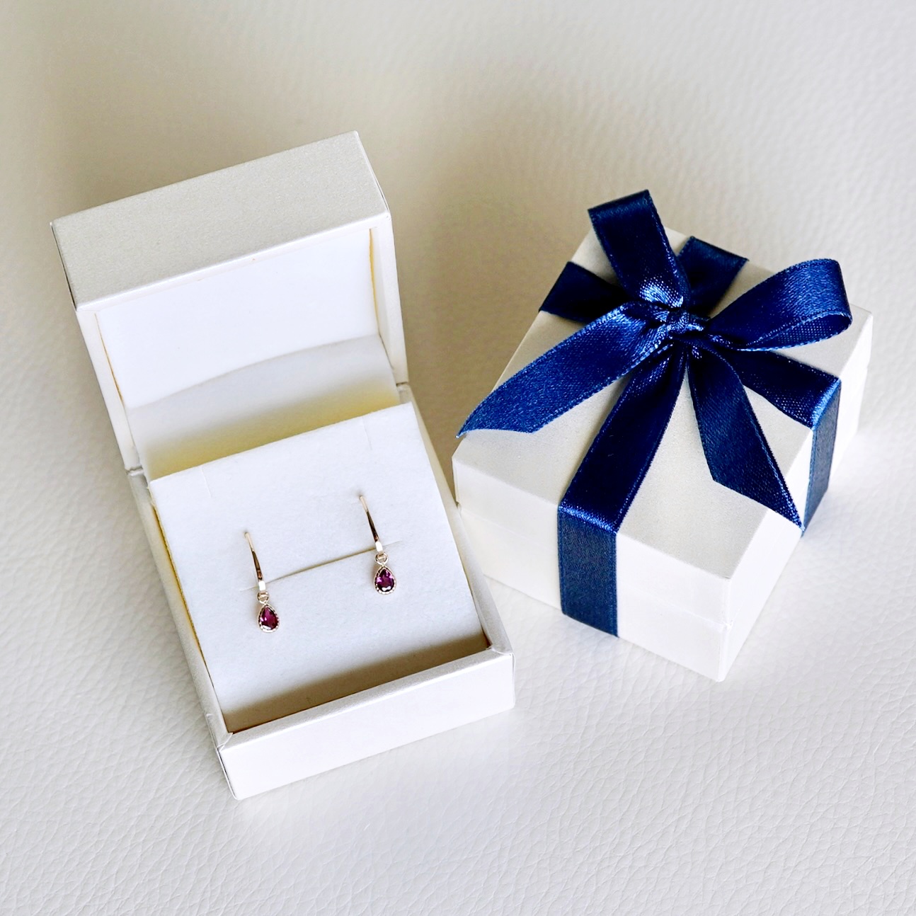 【ジュエリー】K10 イエローゴールド ロードライトガーネット 揺れる ピアス 保証書付 SR-2223　 242-001-b