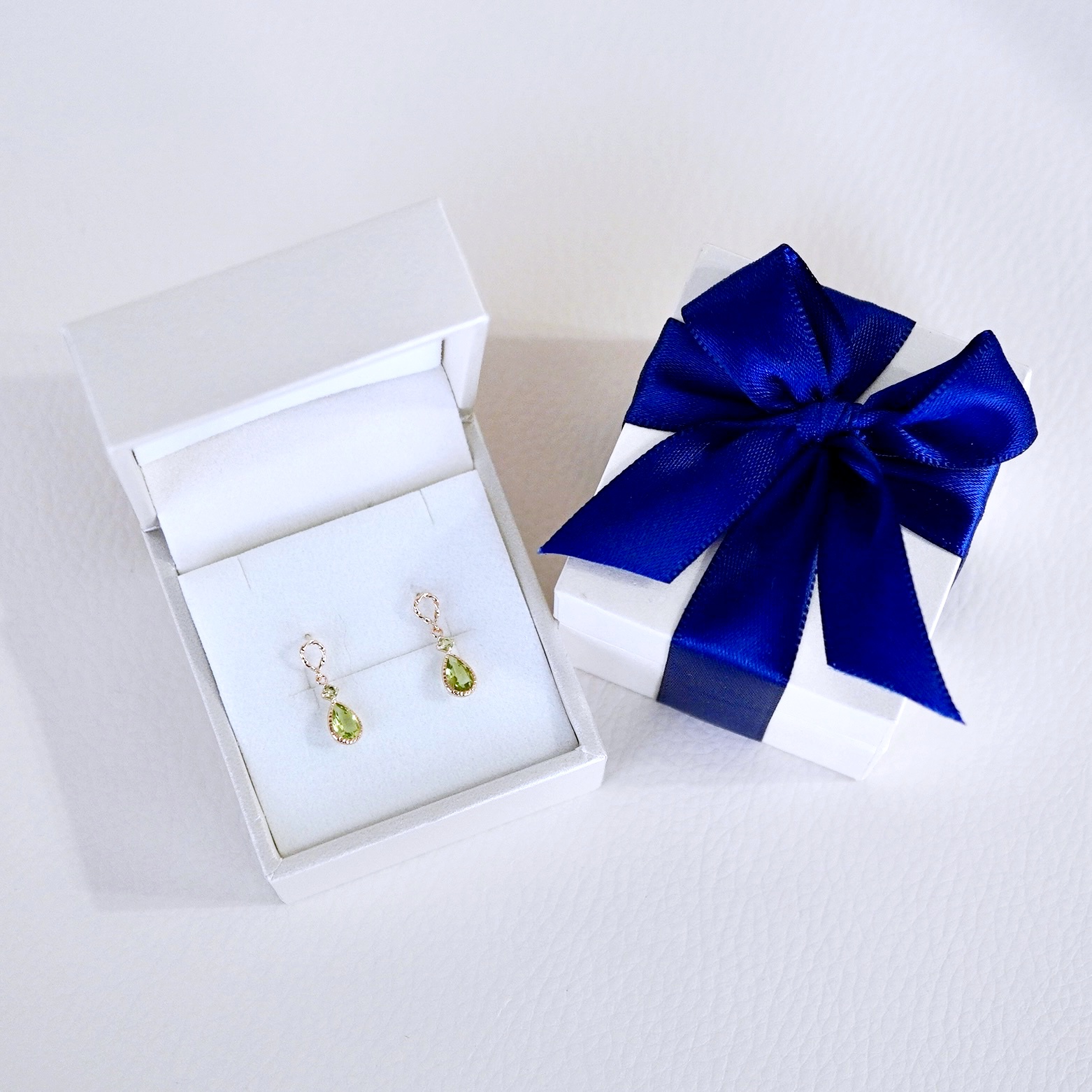 K10YG(10金) イエローゴールド 揺れる ペリドット アンティーク ピアス 保証書付 SR-2254 242-060-e