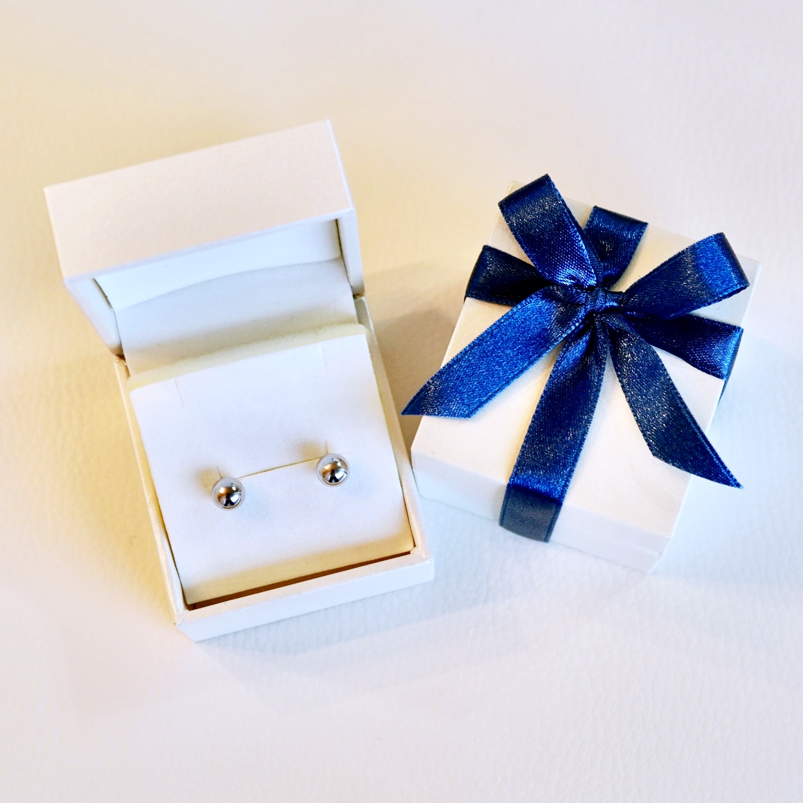 【ジュエリー】Pt900 プラチナ 地金 シンプル ボール ピアス (6mm) 保証書付 KO-0032 242-010-a