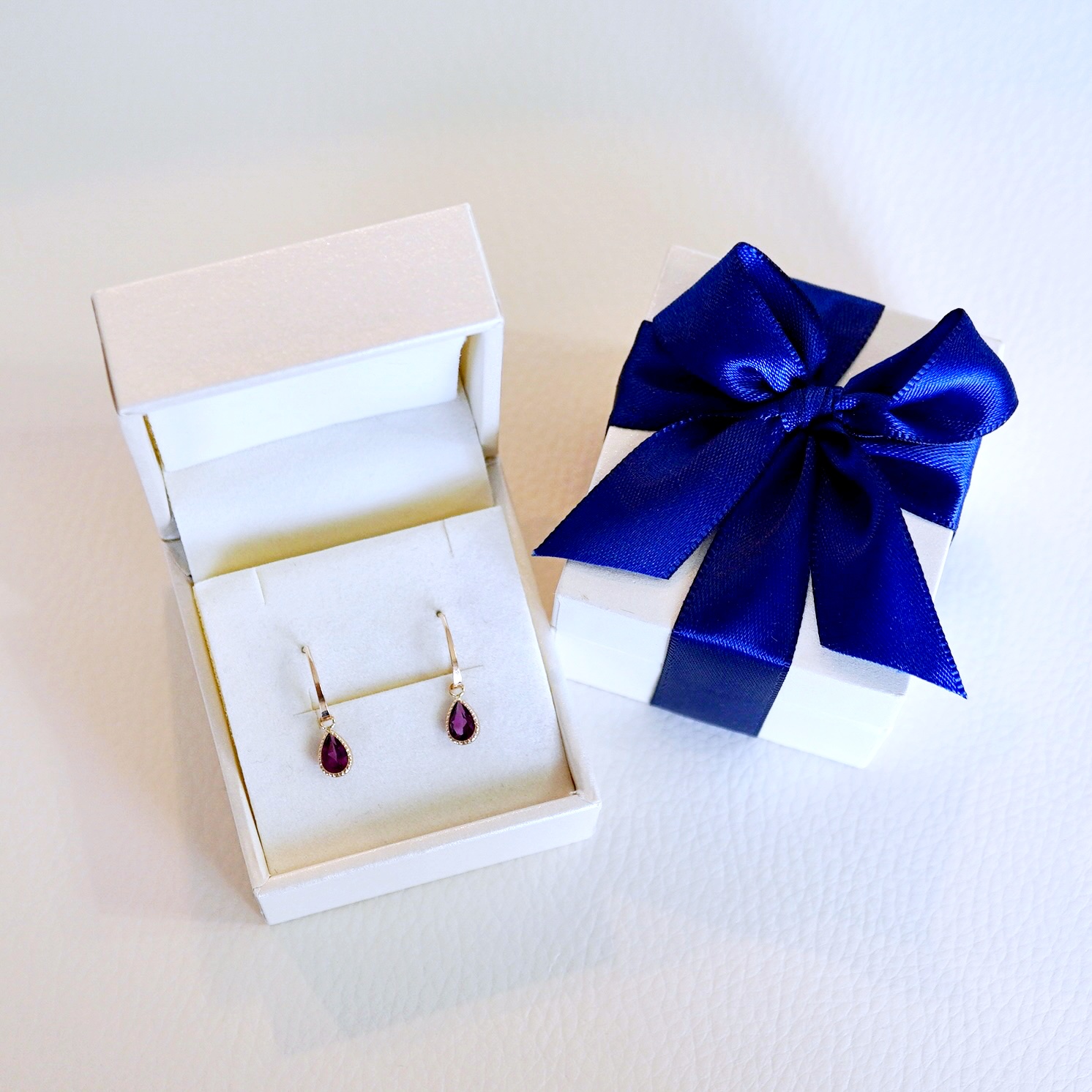 K10YG(10金) イエローゴールド 揺れる ロードライトガーネット アンティーク ピアス 保証書付 SR-2223-1 242-043-e