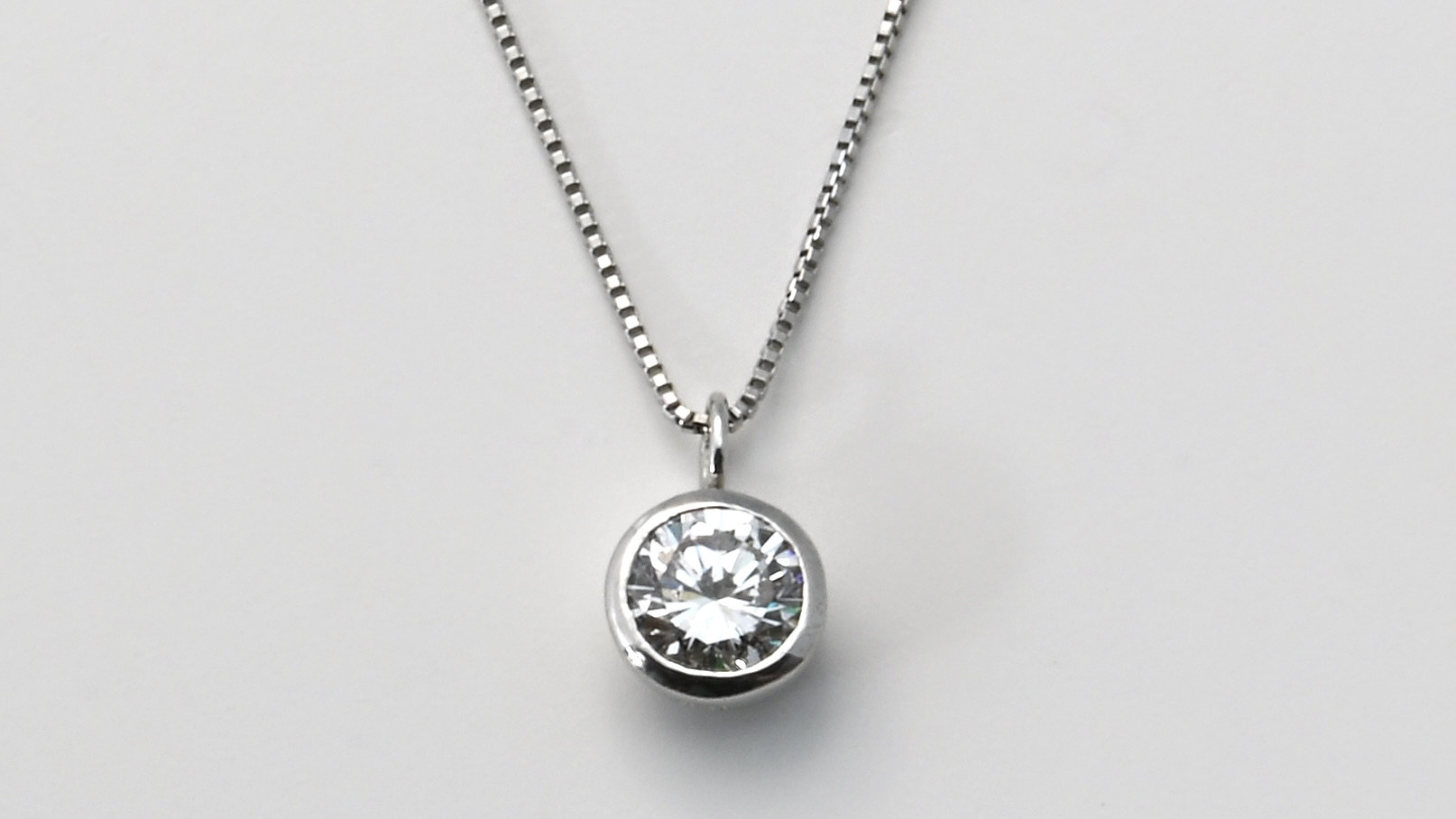 プラチナ900　最上等級カラーDカラー天然ダイヤモンド　大粒0.50ｃｔ　ふせこみネックレス FNP-9 250-009