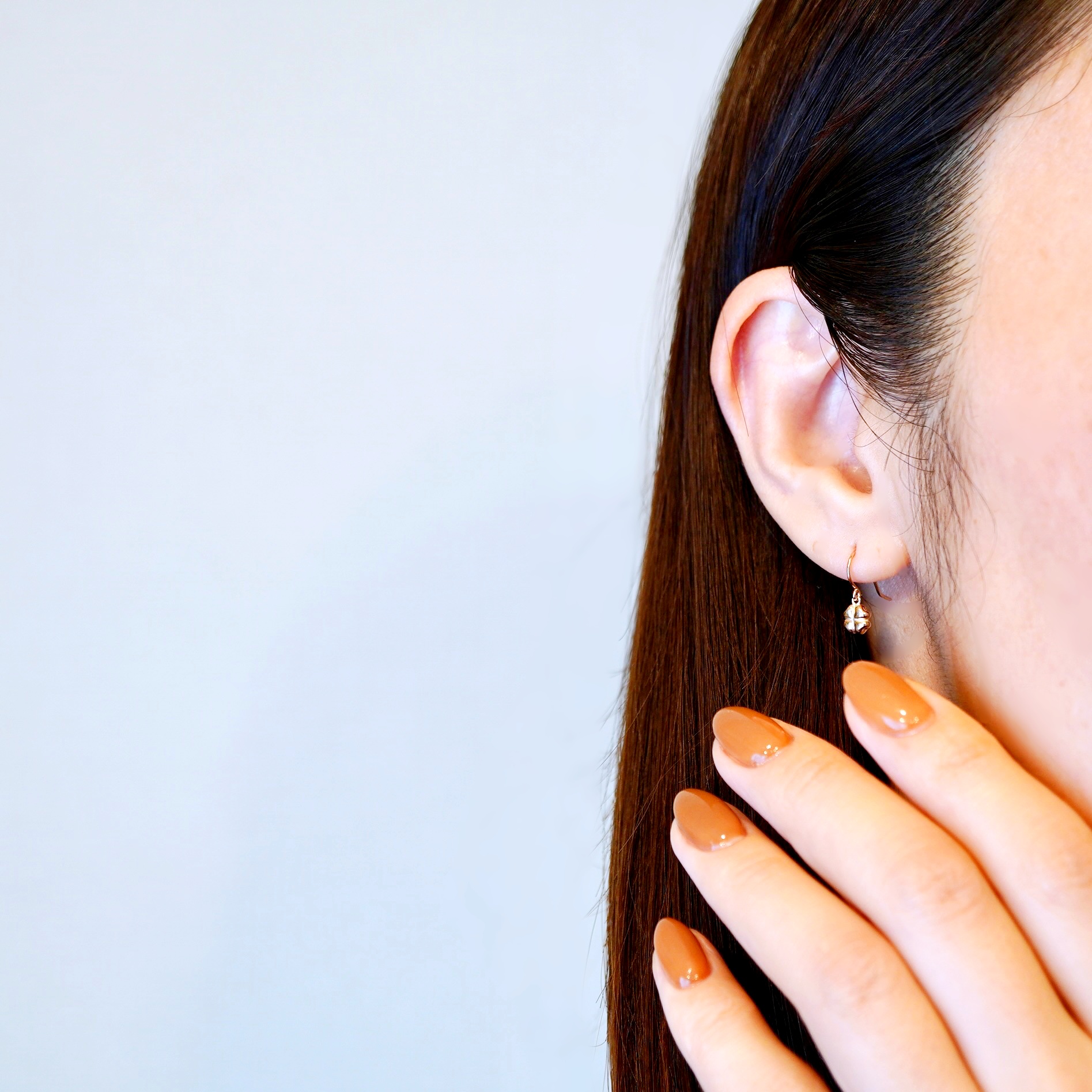 K18(18金) イエローゴールド 地金 クローバー ピアス フックタイプ シンプル 幸運 希望 幸福 愛情 健康 保証書付 KO-0069 242-027-a