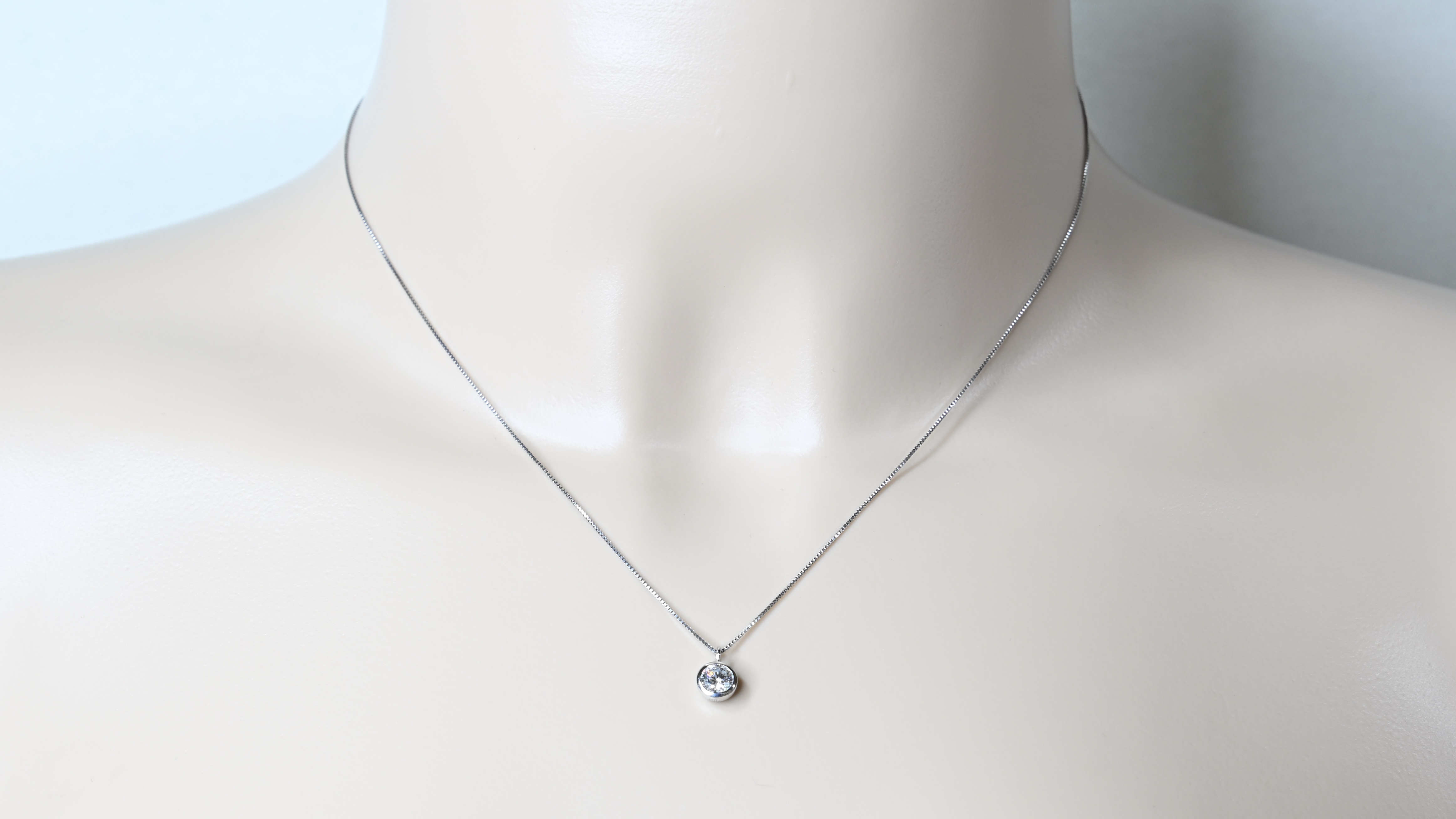 プラチナ900　最上等級カラーDカラー天然ダイヤモンド　大粒0.50ｃｔ　ふせこみネックレス FNP-9 250-009