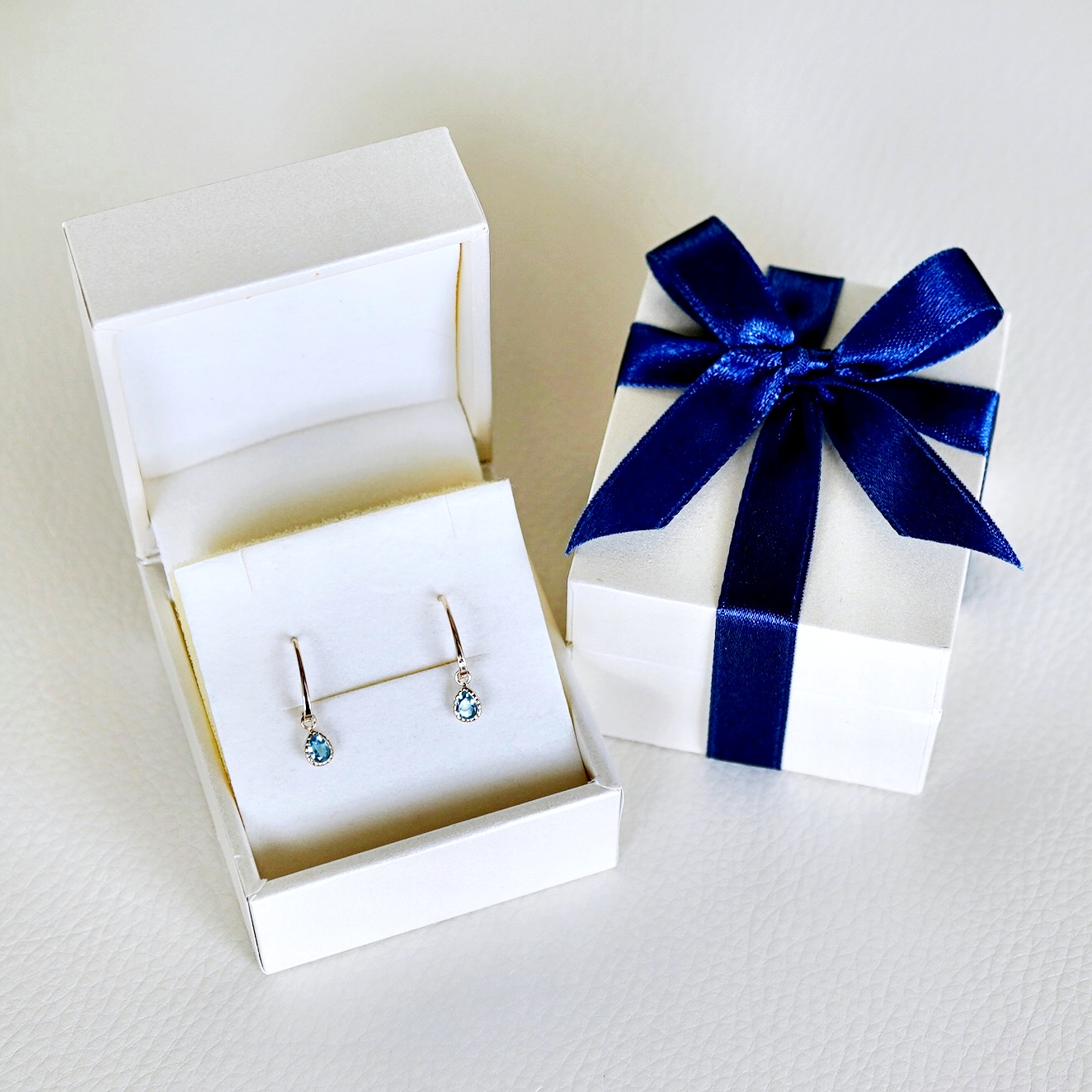 【ジュエリー】K10 イエローゴールド ブルートパーズ 揺れる ピアス 保証書付 SR-2223 242-001-d